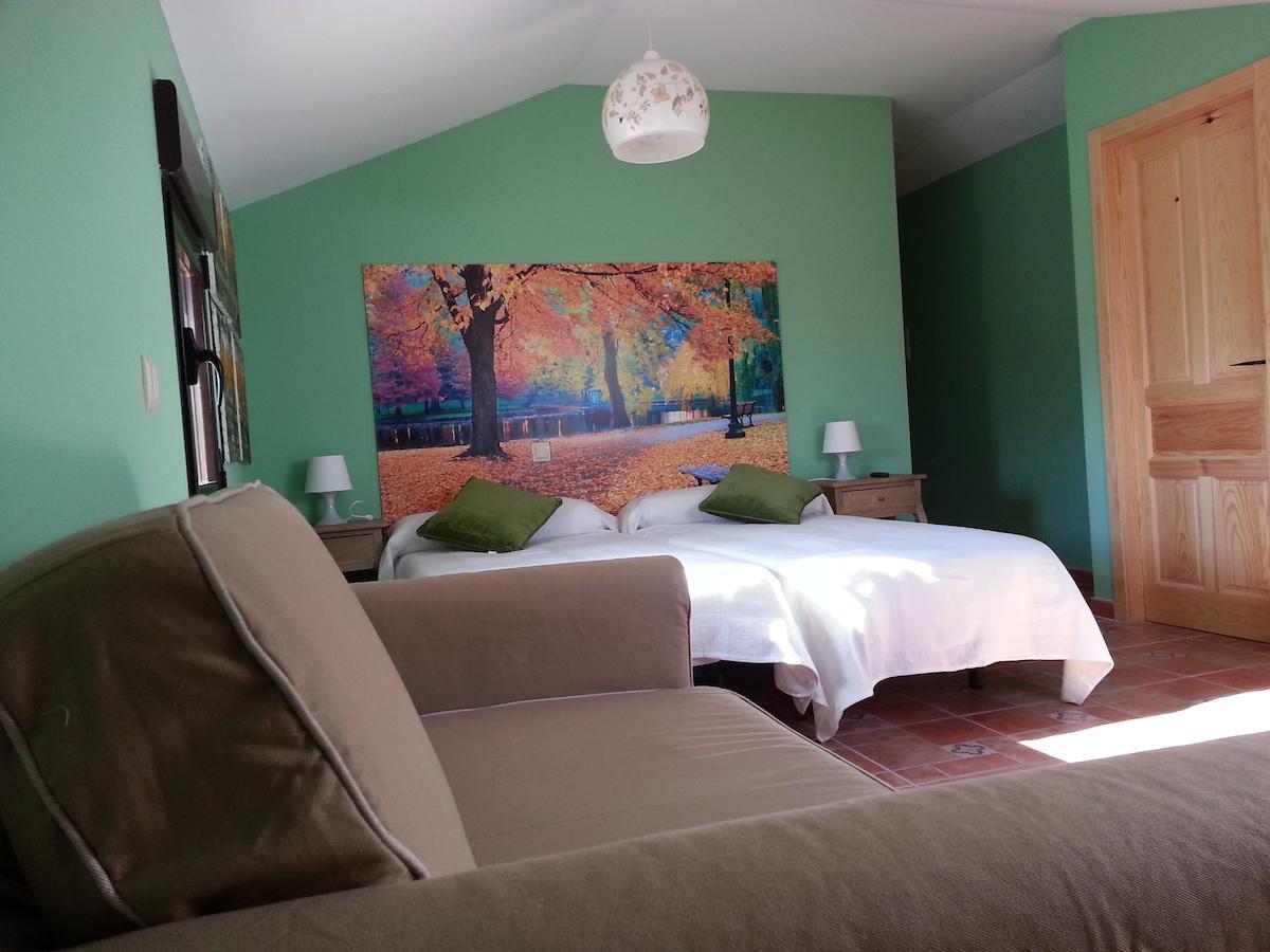 Hotel Rural La Casa Del Tio Telesforo Trescasas الغرفة الصورة